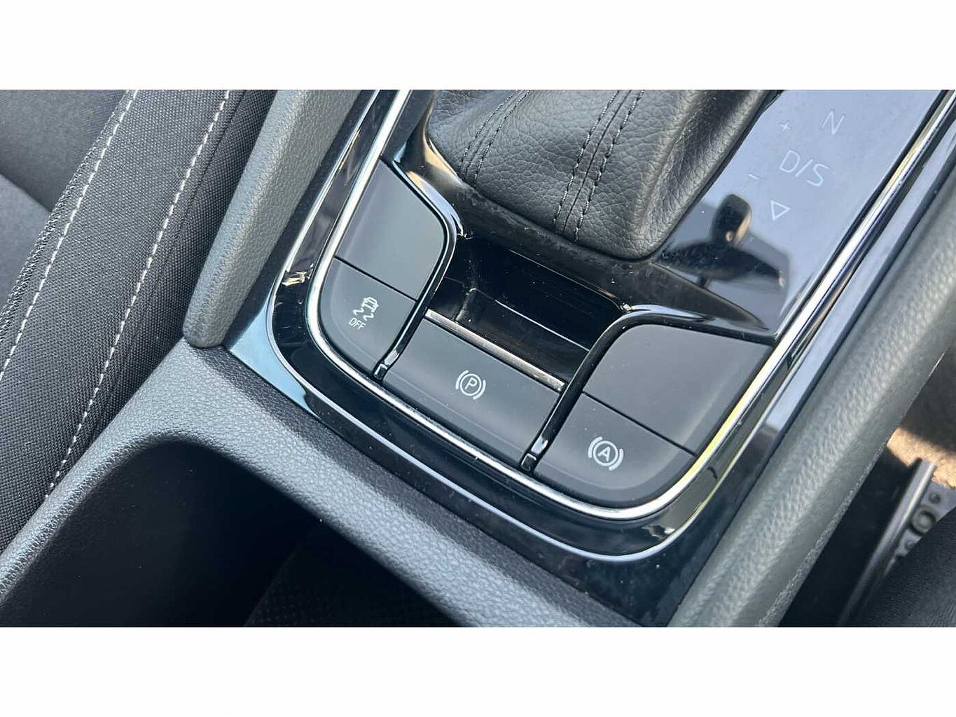SKODA KAROQ 1.5 TSI SE Drive 5dr DSG