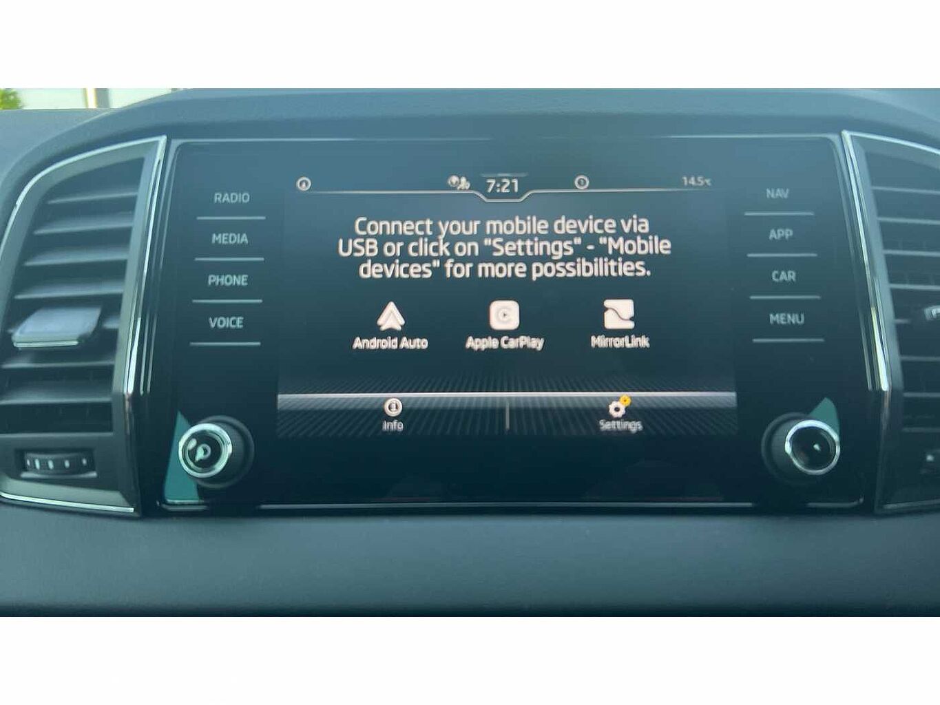 SKODA KAROQ 1.5 TSI SE Drive 5dr DSG
