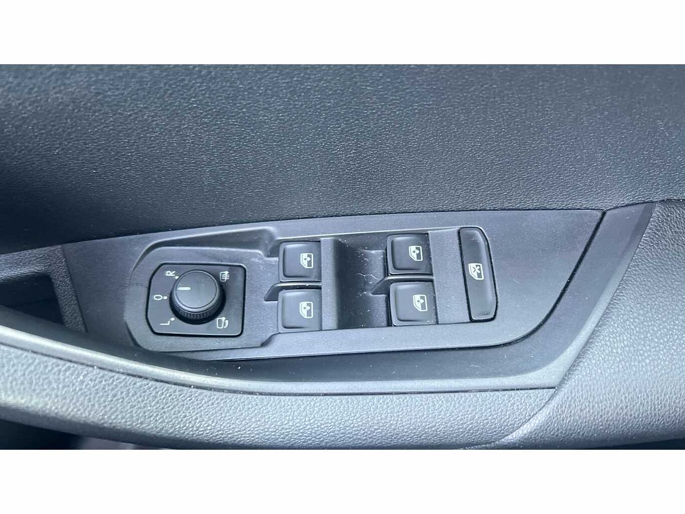 SKODA KAROQ 1.5 TSI SE Drive 5dr DSG