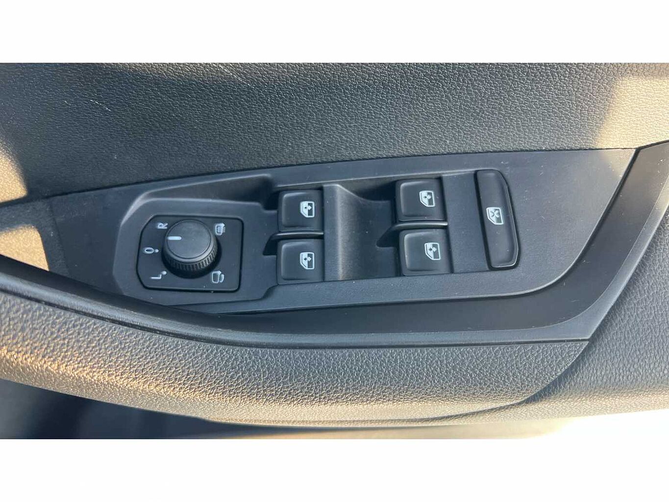 SKODA KAROQ 1.5 TSI SE L 5dr