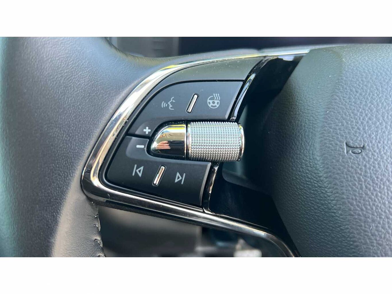 SKODA KAROQ 1.5 TSI SE L 5dr