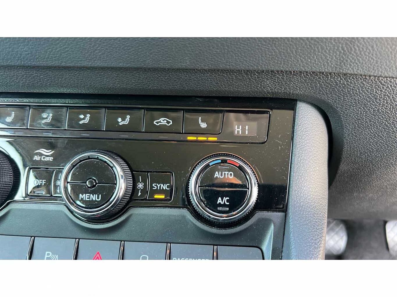 SKODA KAROQ 1.5 TSI SE L 5dr