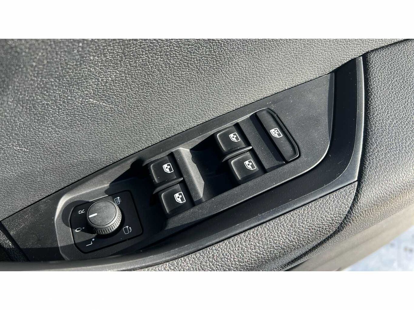 SKODA KAROQ 1.5 TSI SE L 5dr