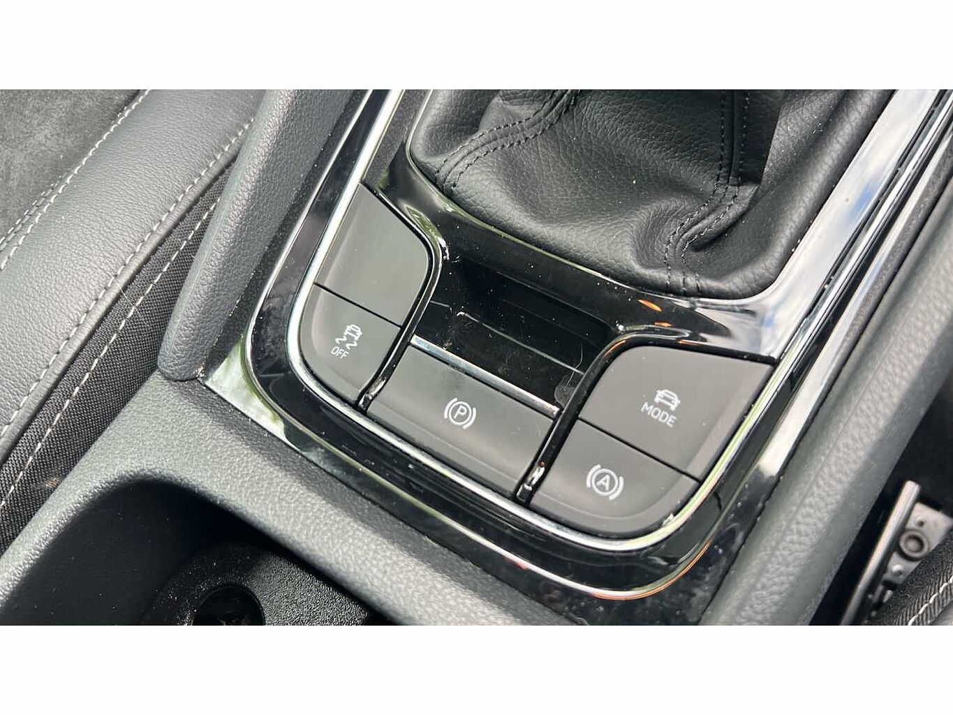 SKODA KAROQ 1.5 TSI SE L 5dr