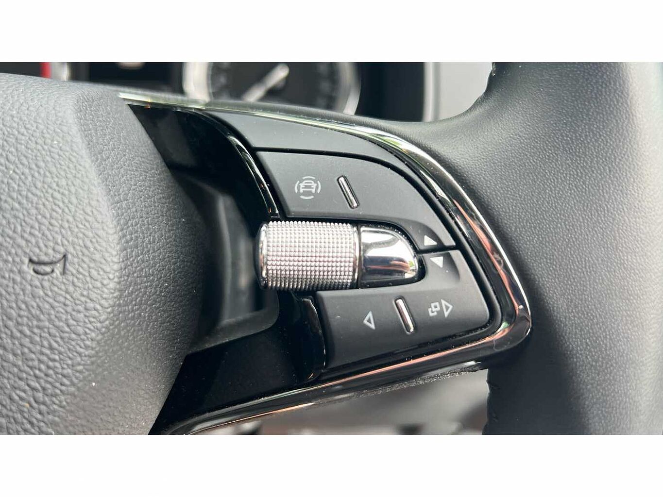 SKODA KAROQ 1.5 TSI SE L 5dr