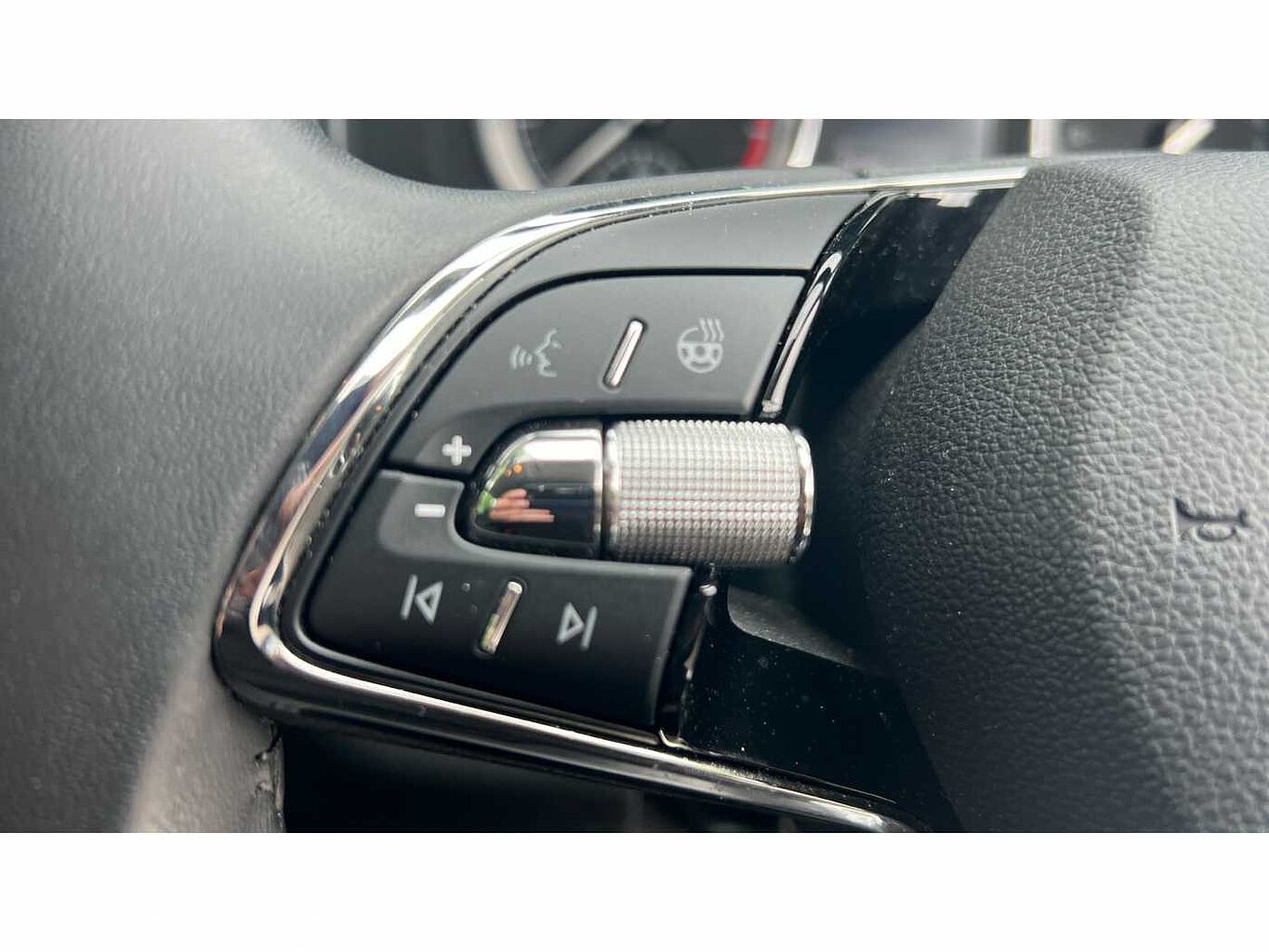 SKODA KAROQ 1.5 TSI SE L 5dr