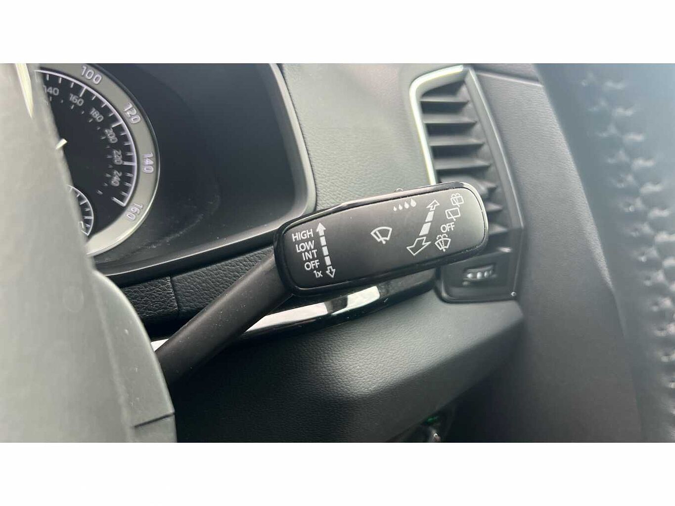 SKODA KAROQ 1.5 TSI SE L 5dr