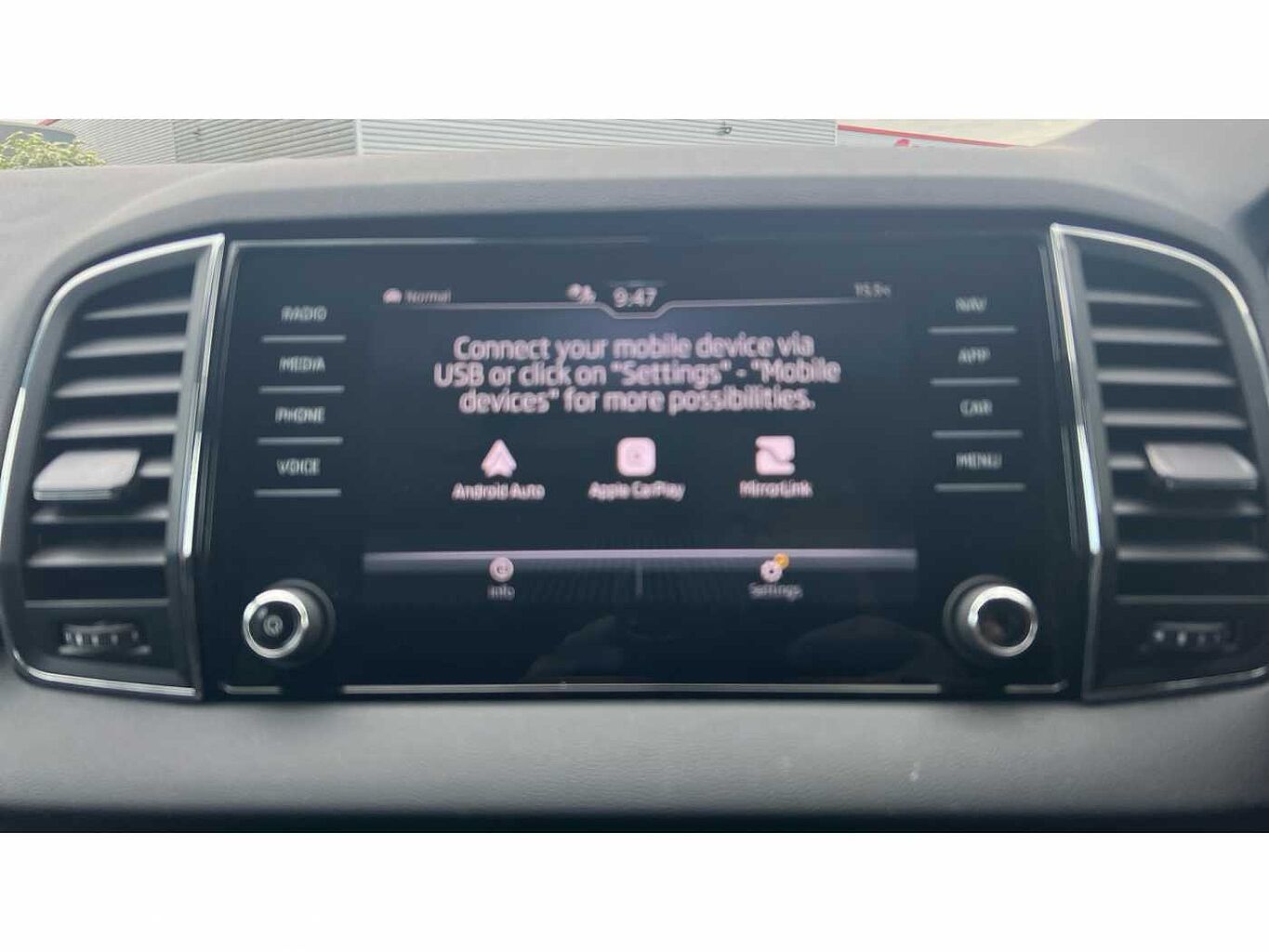 SKODA KAROQ 1.5 TSI SE L 5dr