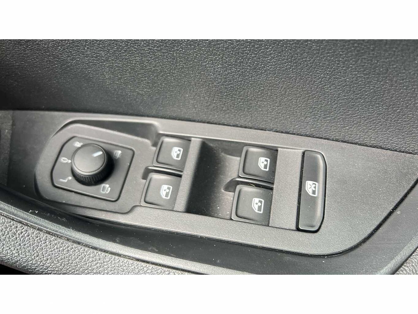 SKODA KAROQ 1.5 TSI SE L 5dr