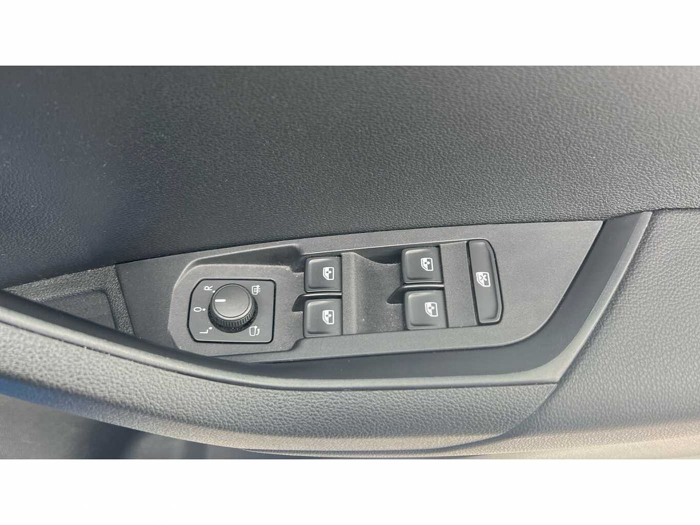 SKODA Karoq SUV 1.0 TSI (110ps) SE