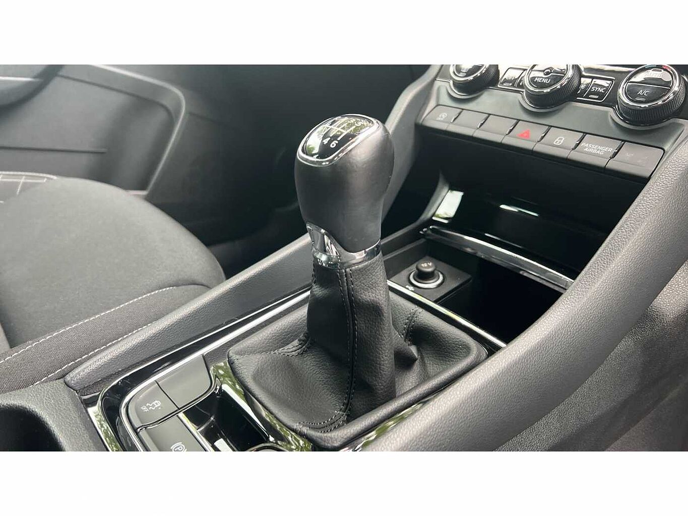 SKODA Karoq SUV 1.0 TSI (110ps) SE