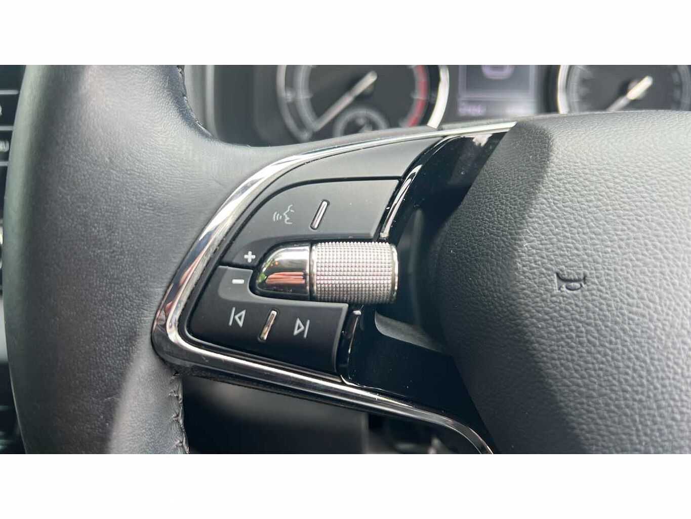 SKODA Karoq SUV 1.0 TSI (110ps) SE